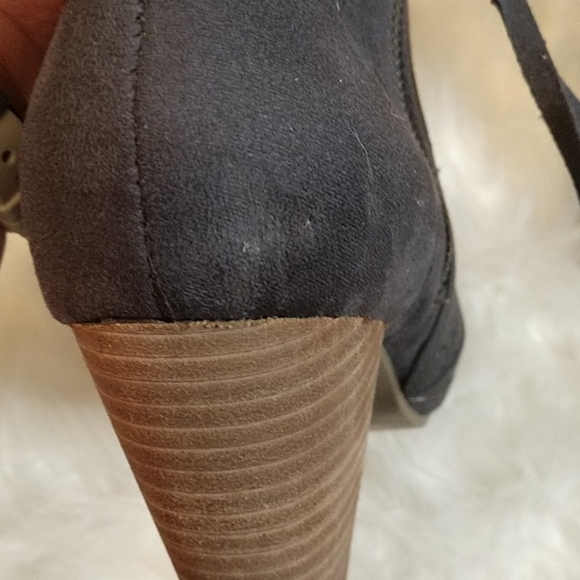 Report Fotwear Merle Faux Suede Perforated Booties - Picture 5 of 9